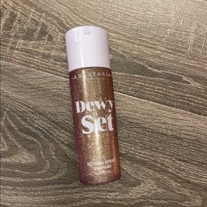 ANASTASIA BEVERLY HILLS Dewy Set Setting Spray